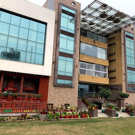 Hotel Lake View Grand Lucknow Exterior foto